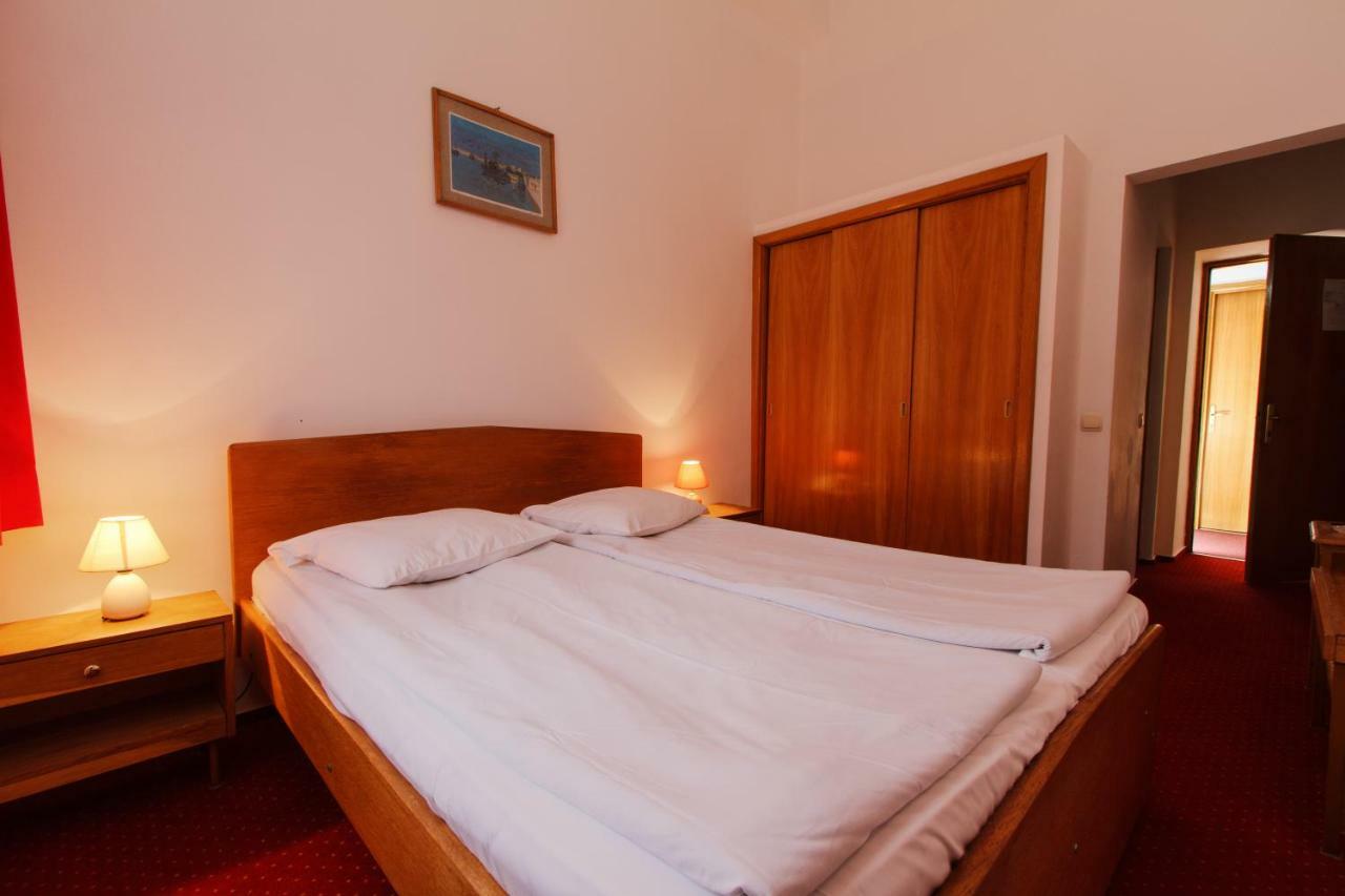Hotel Teilor Căciulata Extérieur photo
